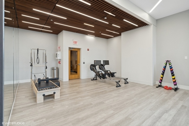 600 N LAKE SHORE Drive Unit: 2205