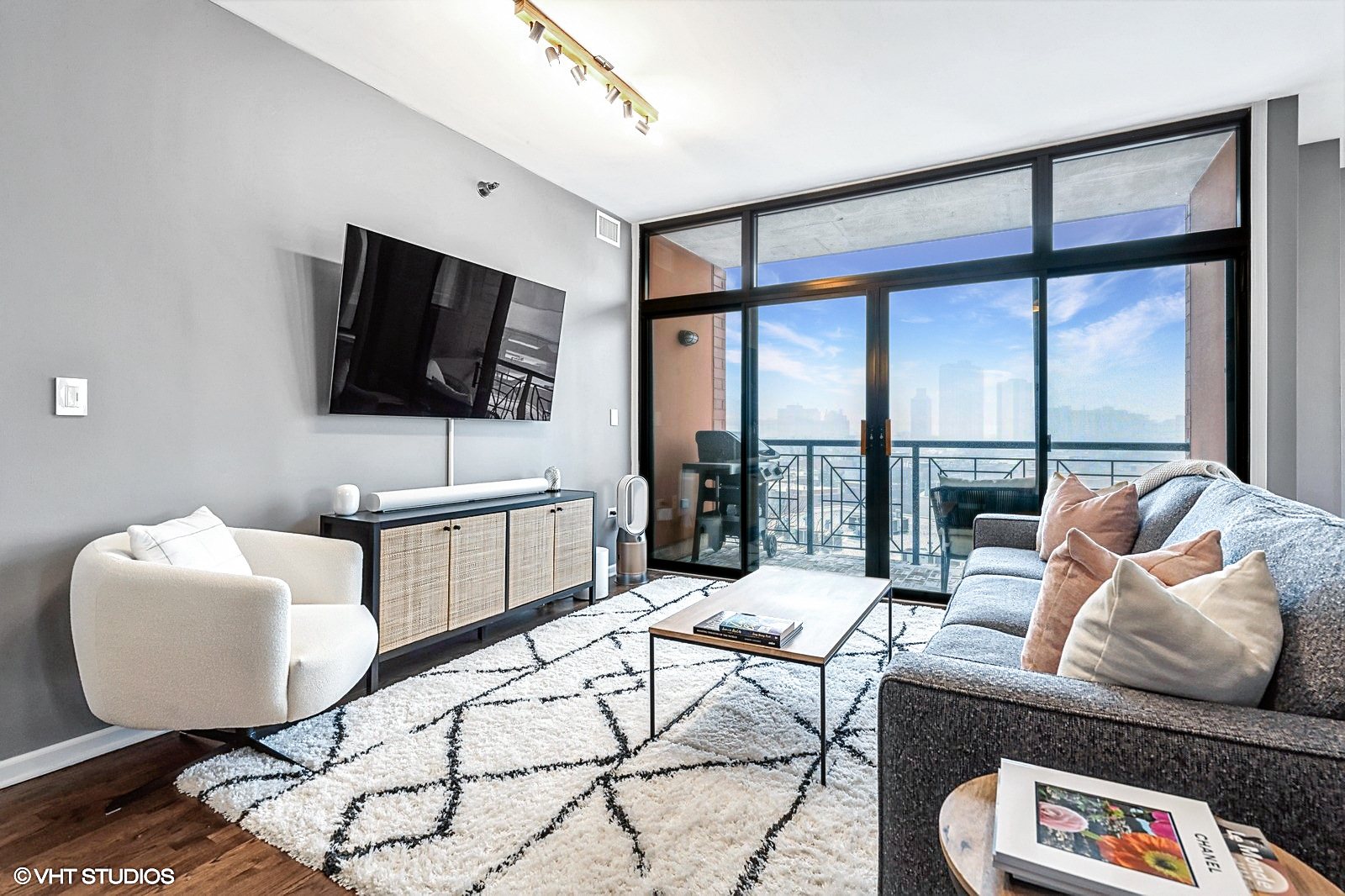 3232 N Halsted Street Unit: D801