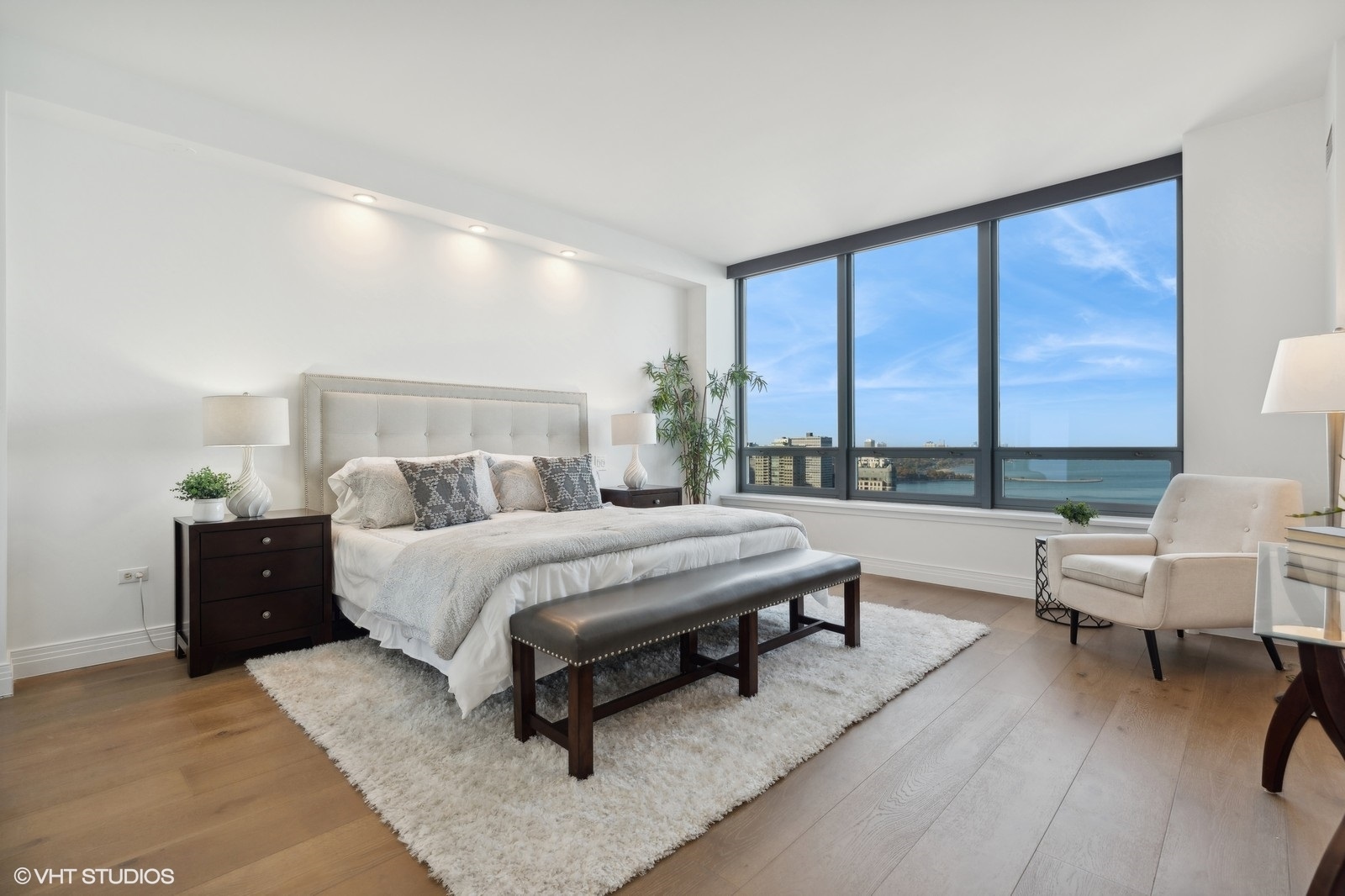 600 N Lake Shore Drive Unit: 3705