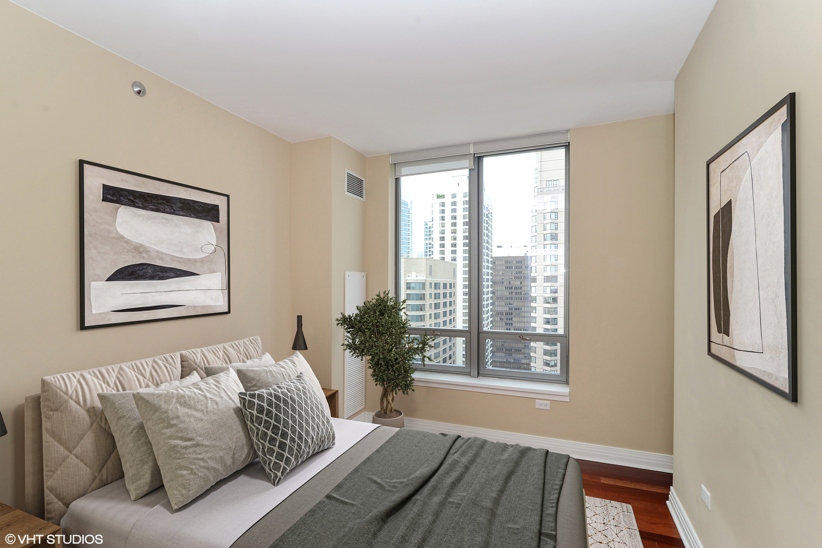 600 N Lake Shore Drive Unit: 3402