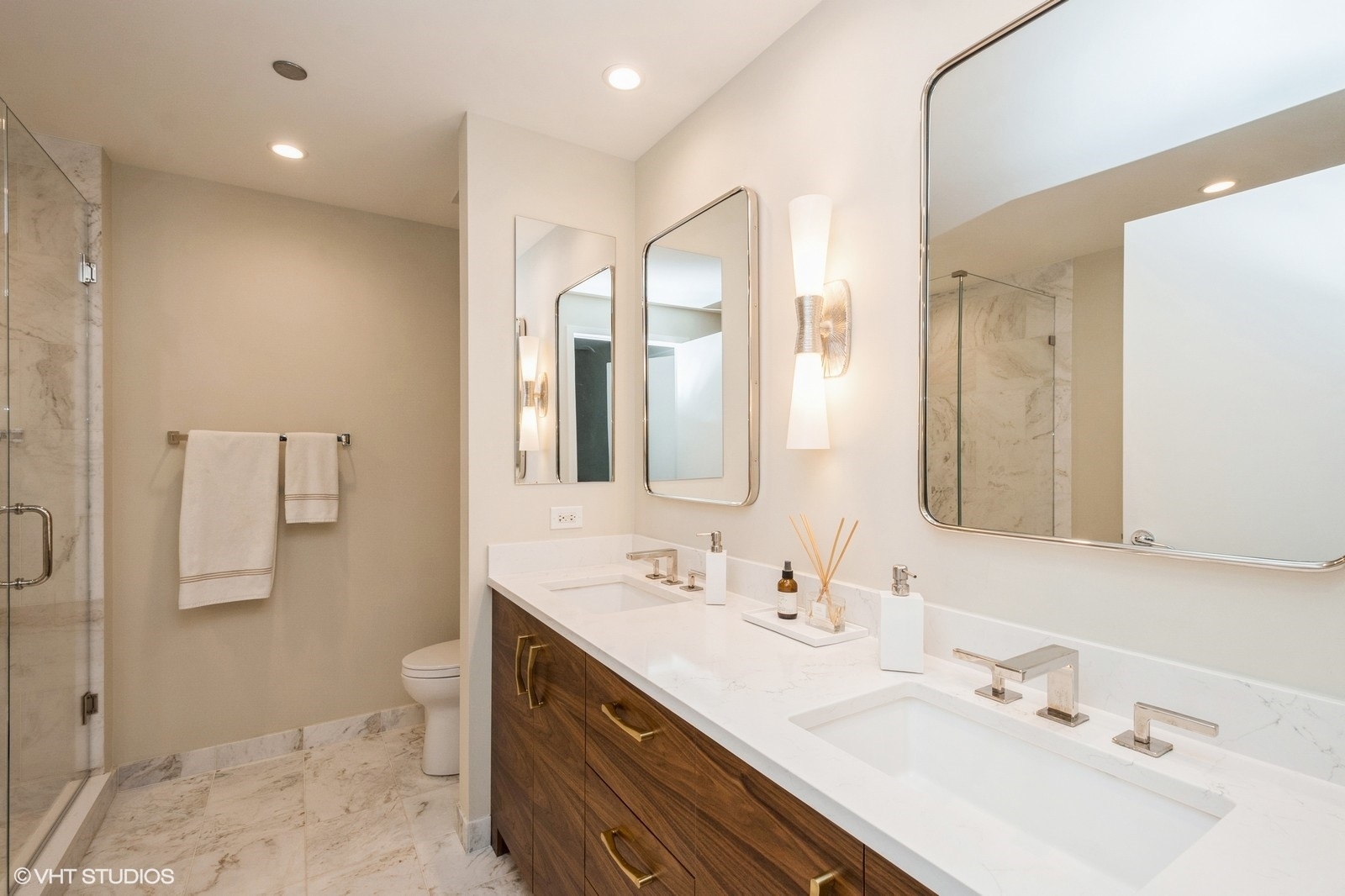 600 N Lake Shore Drive Unit: 2008