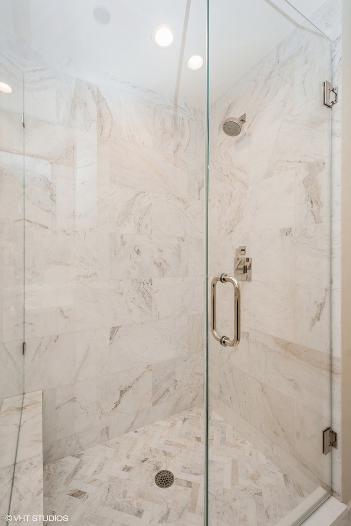 600 N Lake Shore Drive Unit: 2008