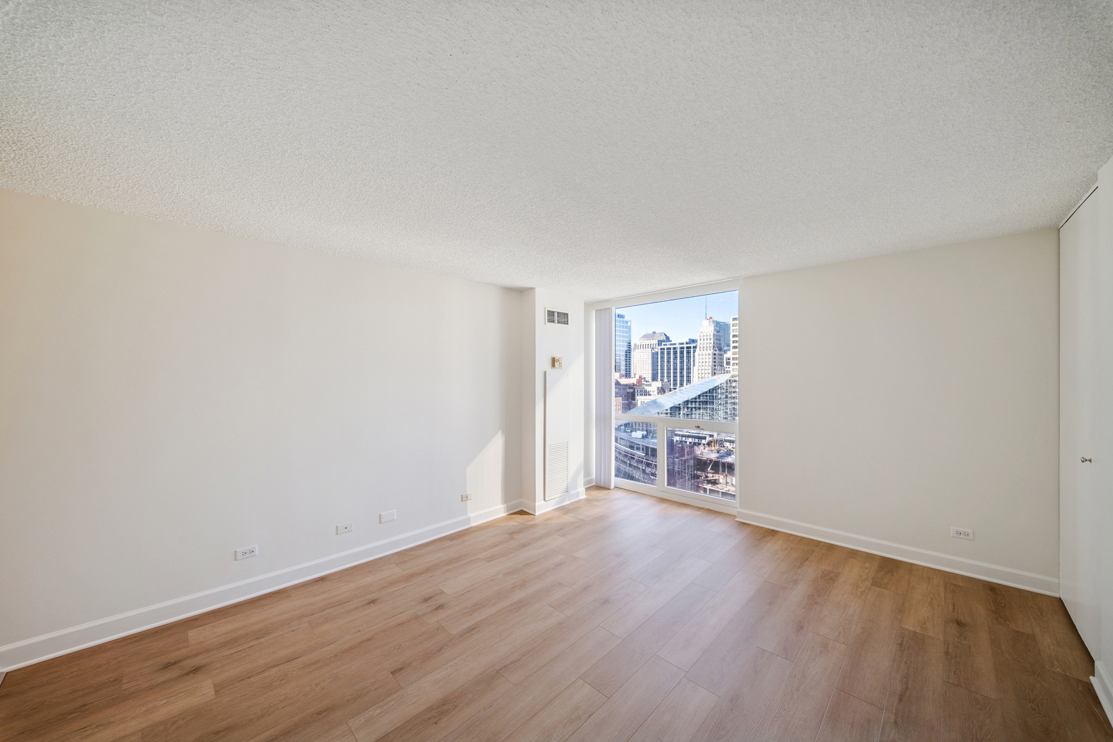 200 N Dearborn Street Unit: 3402