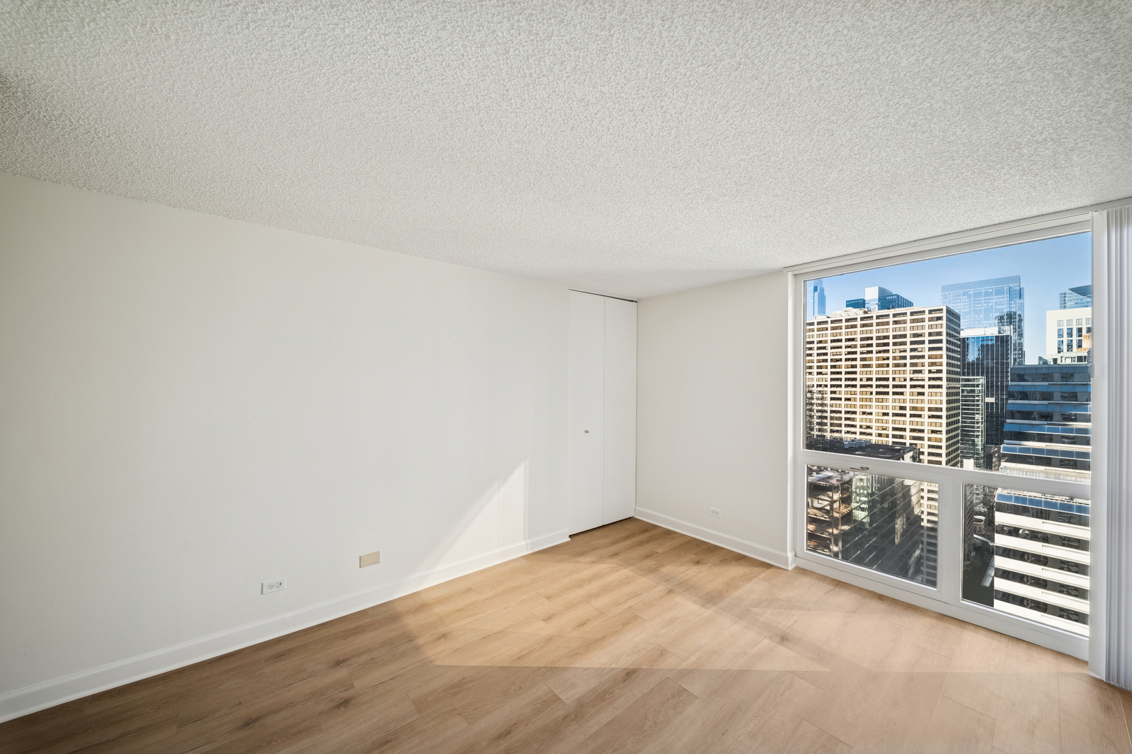200 N Dearborn Street Unit: 3402