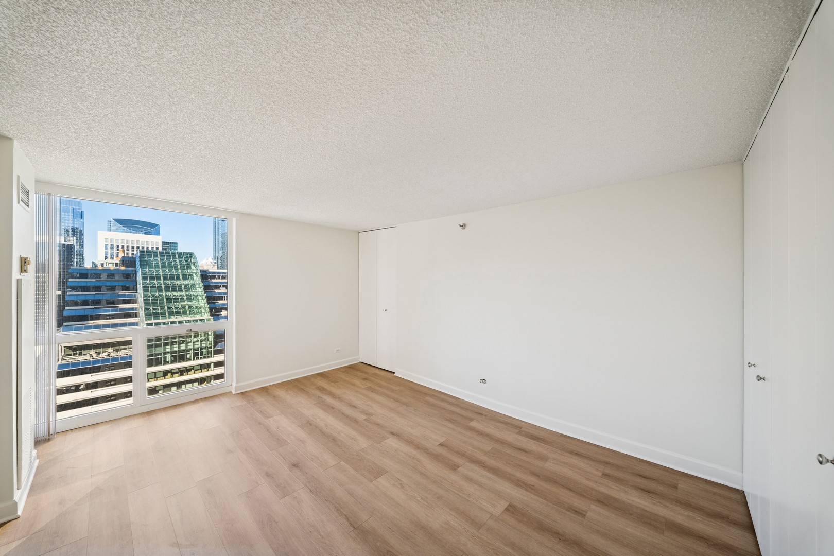 200 N Dearborn Street Unit: 3402