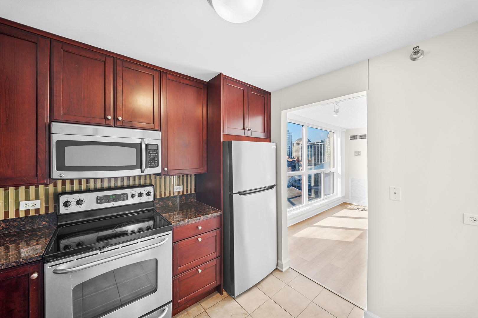 200 N Dearborn Street Unit: 3402