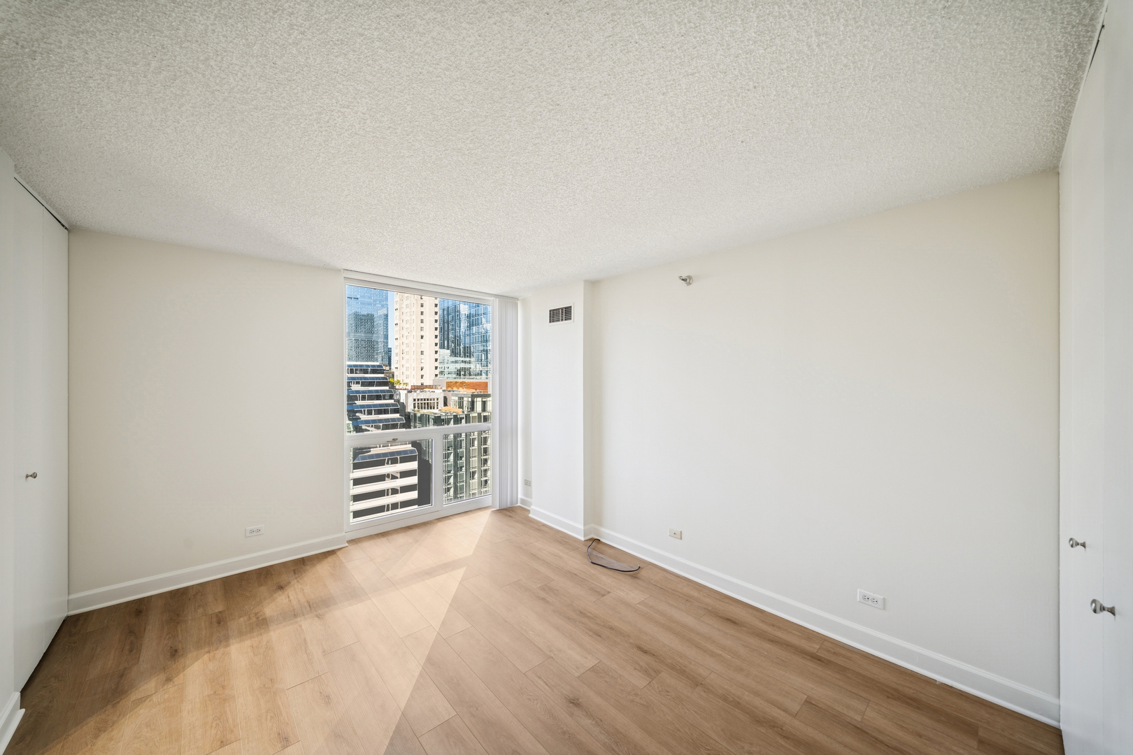 200 N Dearborn Street Unit: 3402