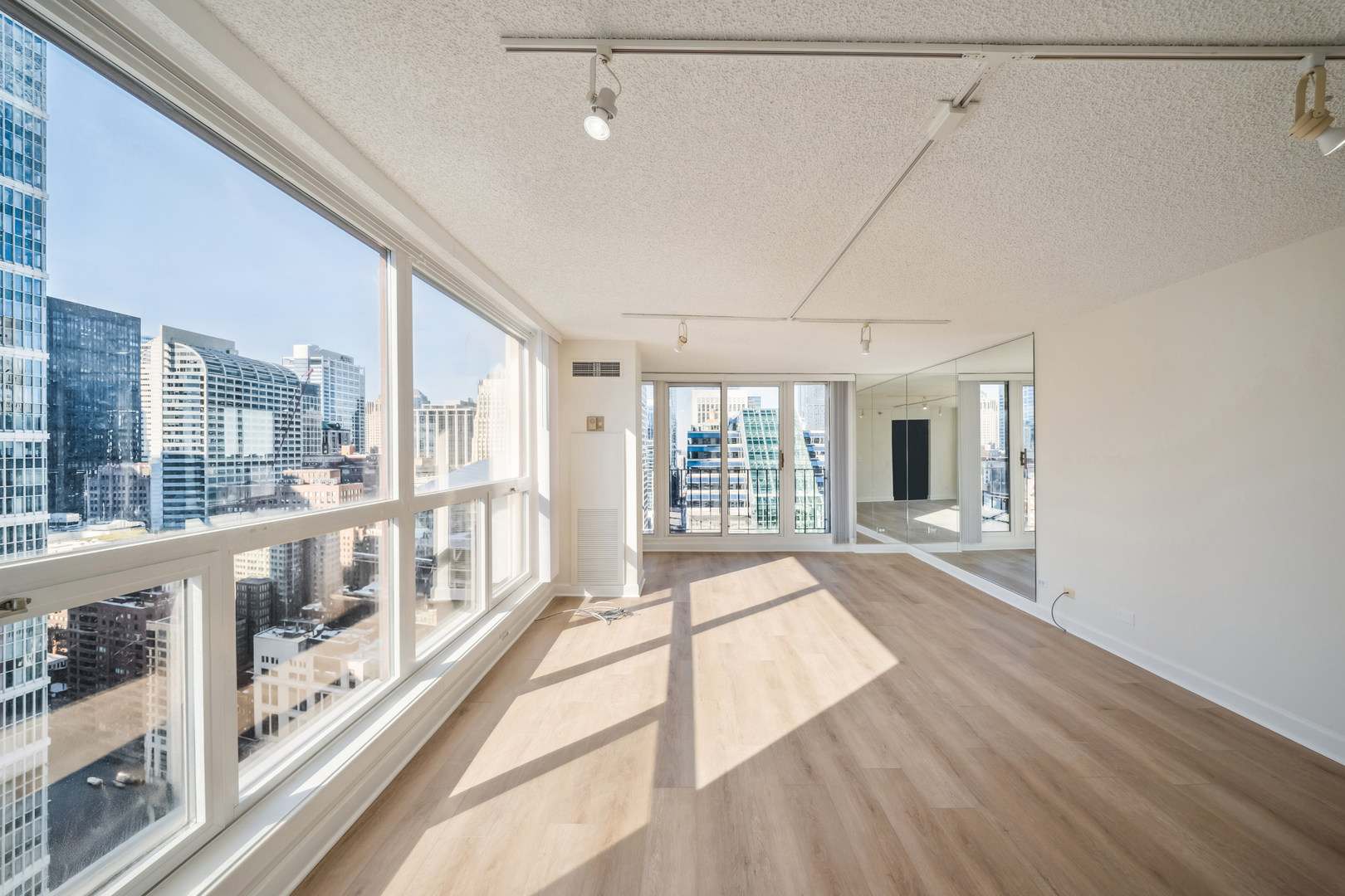 200 N Dearborn Street Unit: 3402