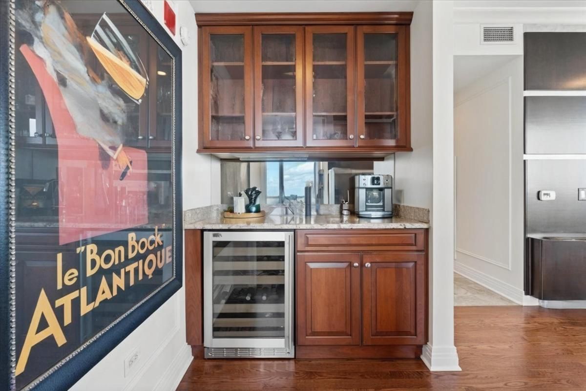 600 N LAKE SHORE Drive Unit: 2105