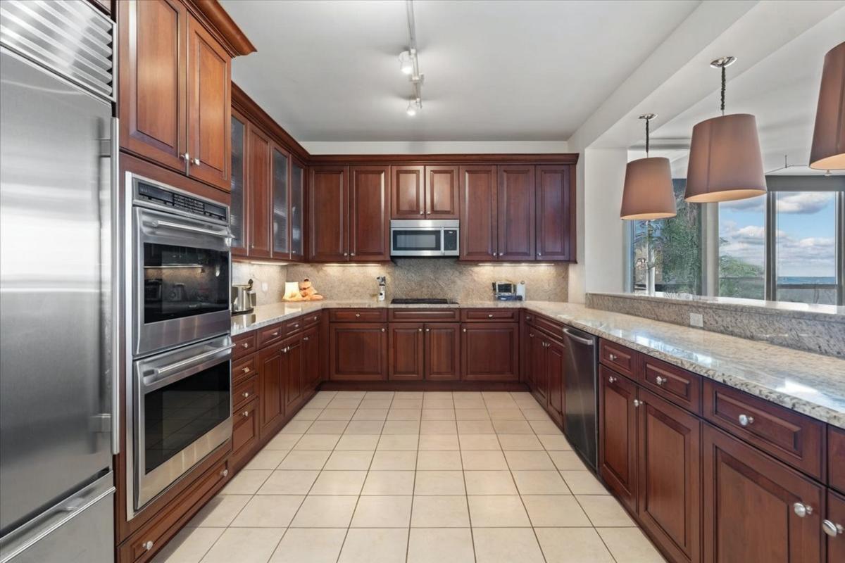 600 N LAKE SHORE Drive Unit: 2105