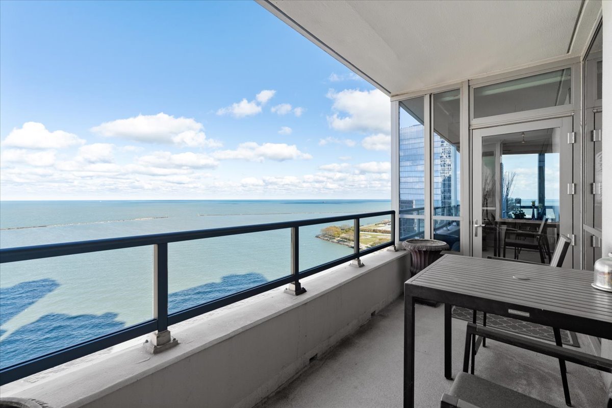 600 N LAKE SHORE Drive Unit: 2105