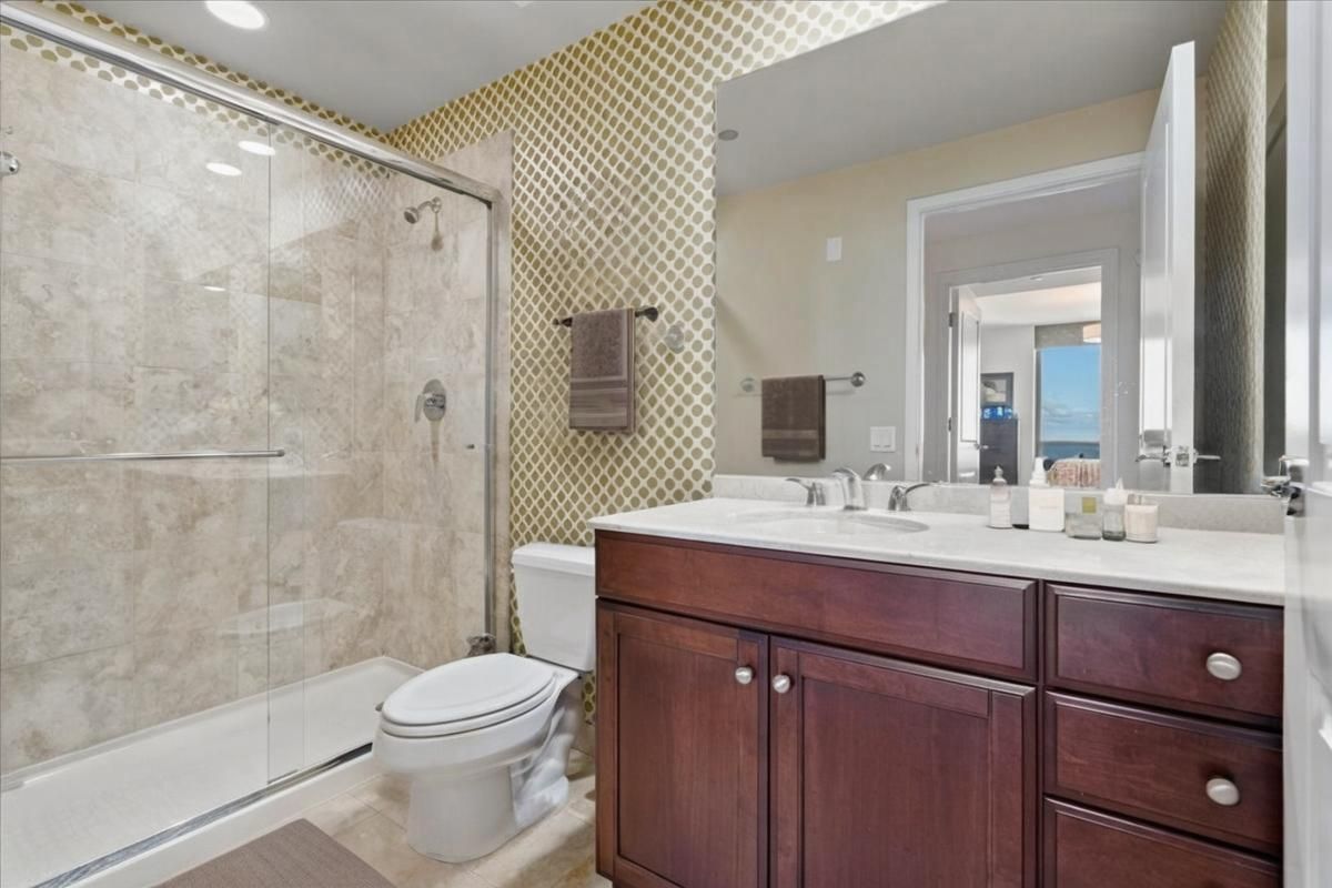 600 N LAKE SHORE Drive Unit: 2105