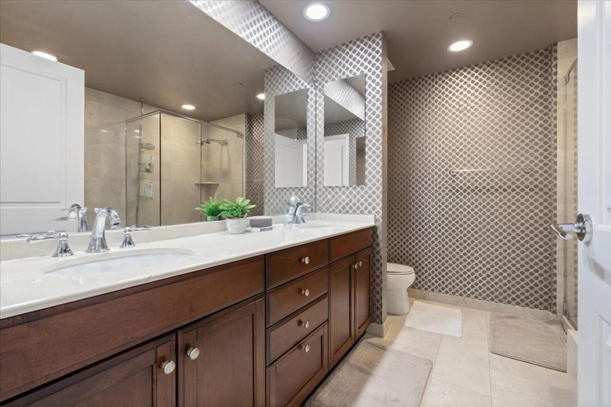 600 N LAKE SHORE Drive Unit: 2105