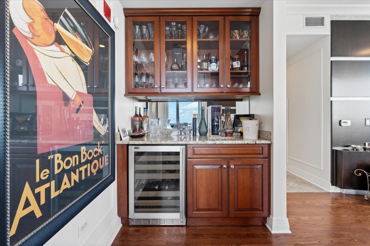 600 N LAKE SHORE Drive Unit: 2105