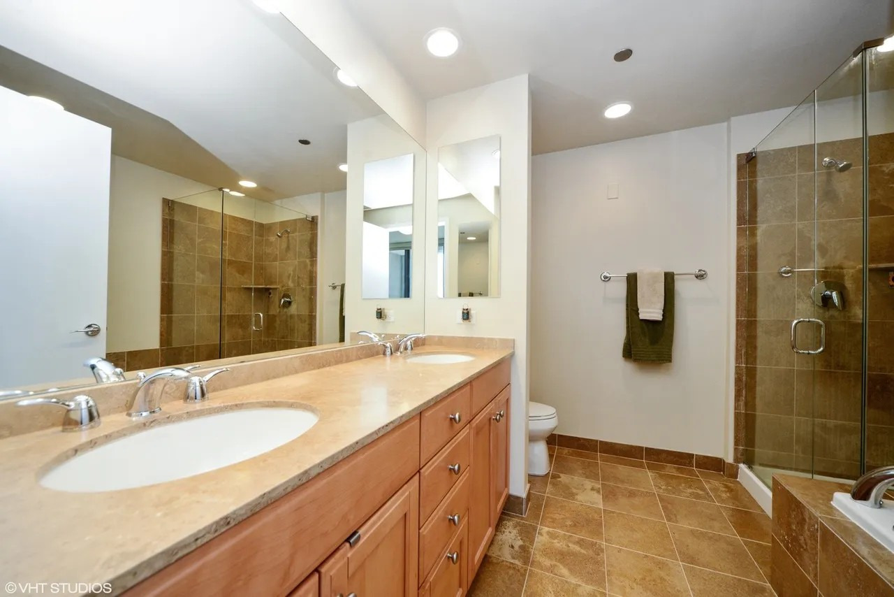 600 N Lake Shore Drive Unit: 907