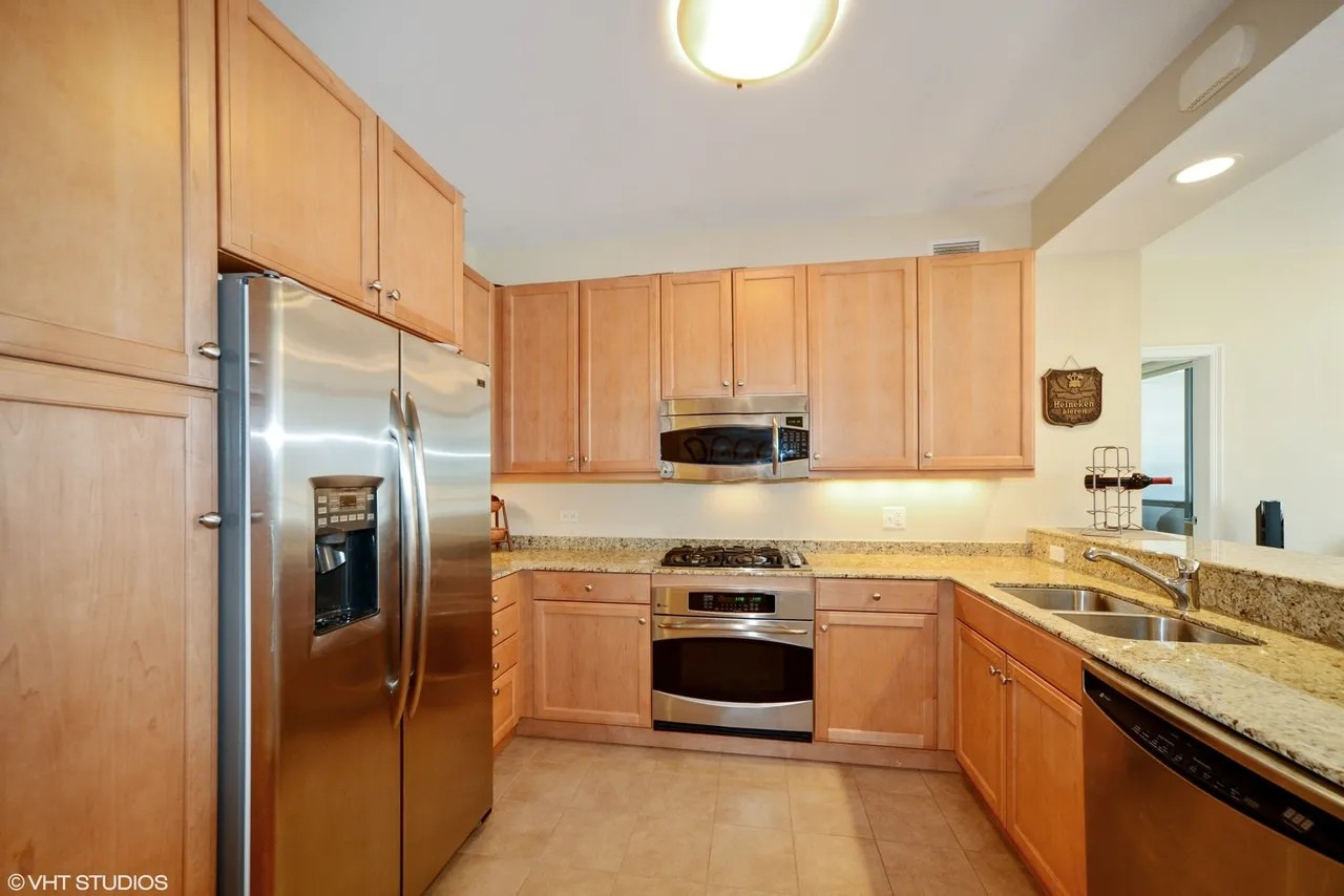 600 N Lake Shore Drive Unit: 907