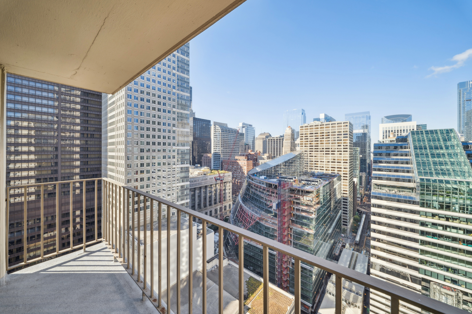 200 N Dearborn Street Unit: 3402