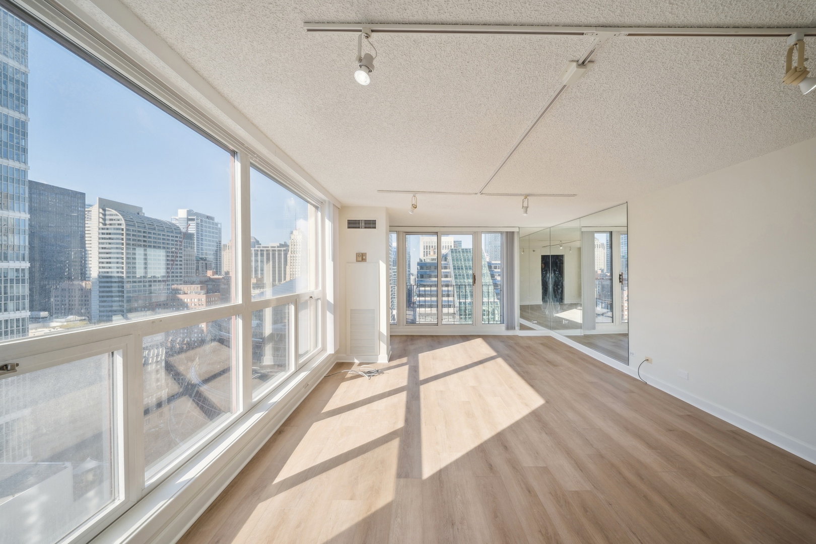 200 N Dearborn Street Unit: 3402