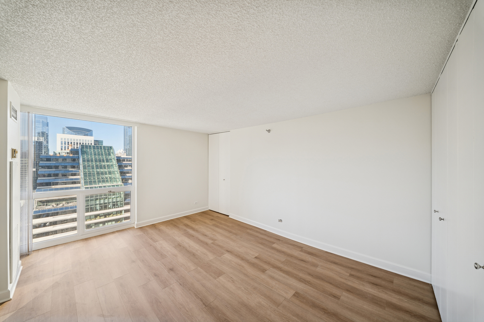 200 N Dearborn Street Unit: 3402