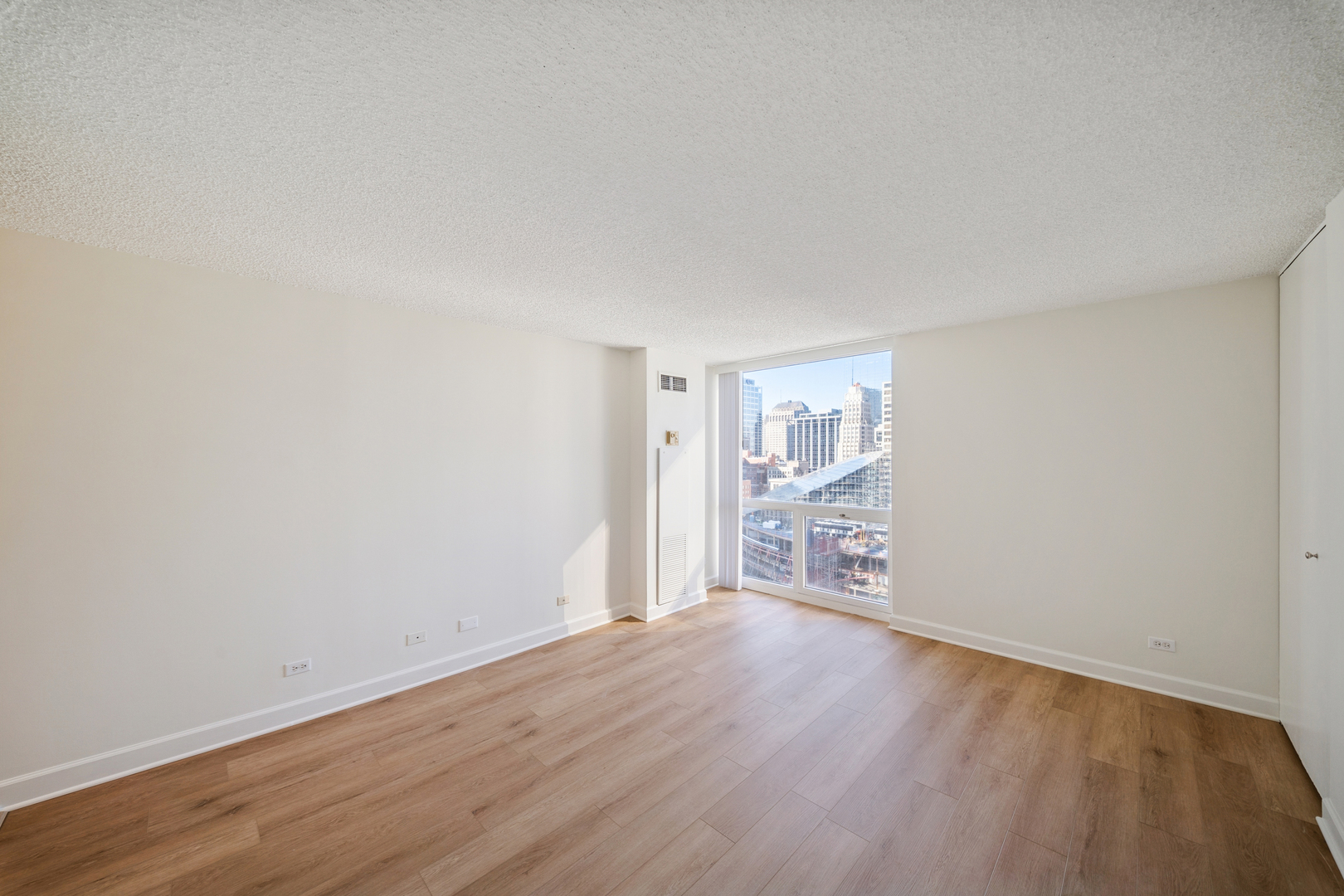 200 N Dearborn Street Unit: 3402