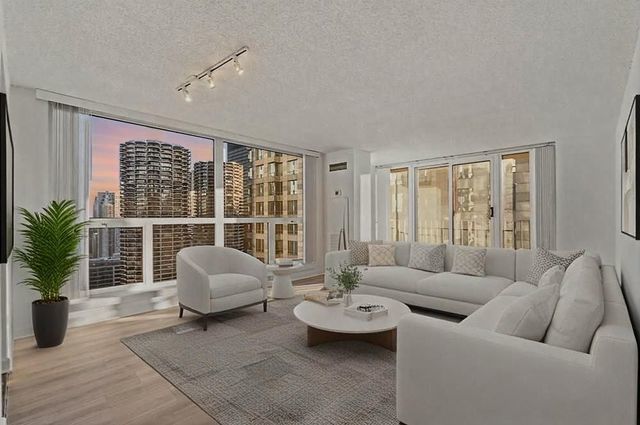 200 N Dearborn Street Unit: 4306