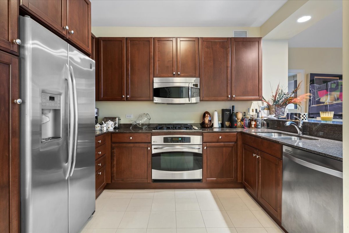 600 N LAKE SHORE Drive Unit: 407