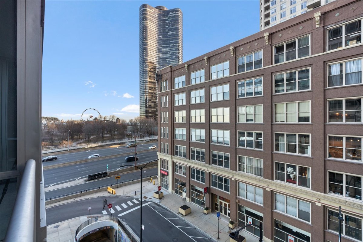 600 N LAKE SHORE Drive Unit: 407