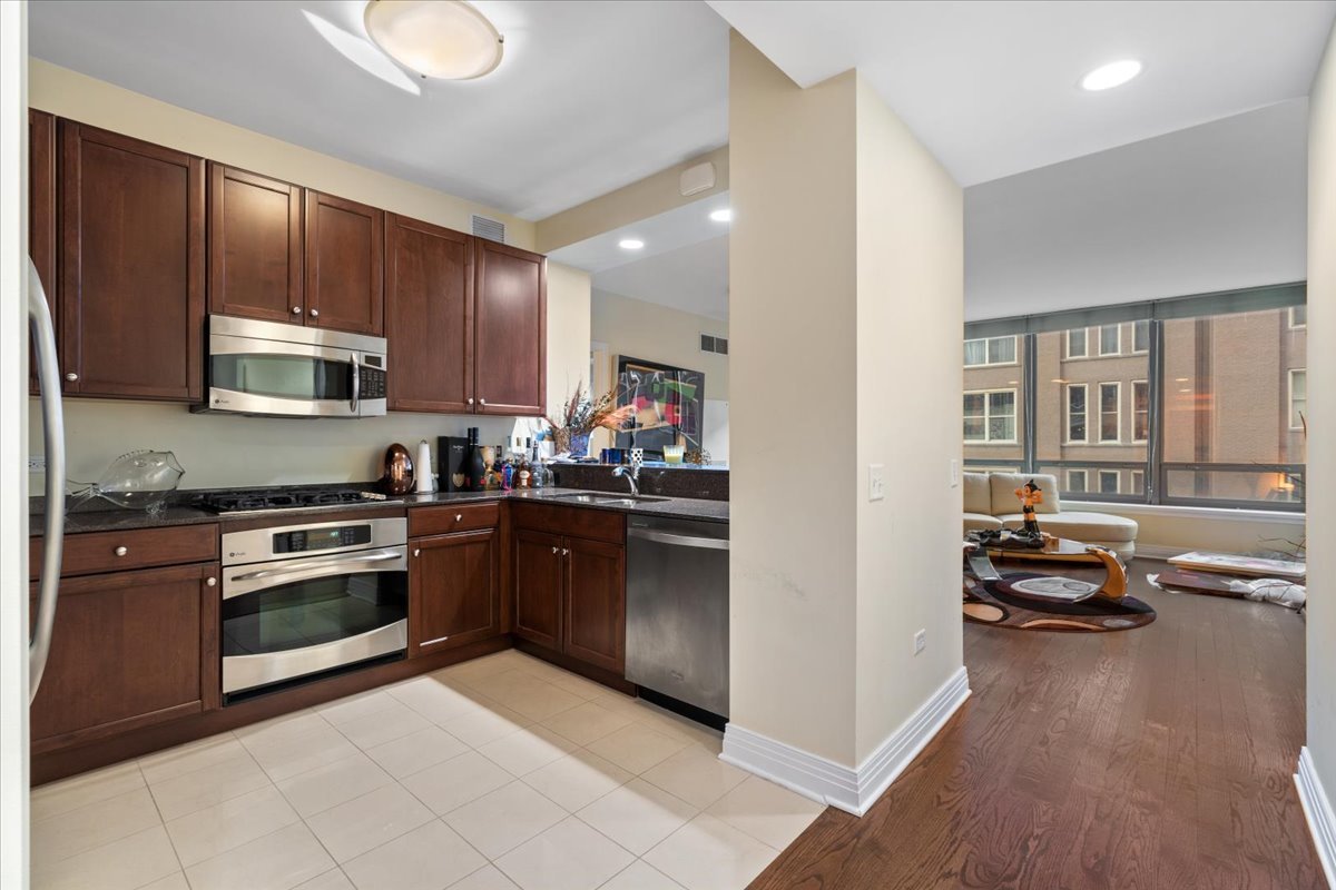 600 N LAKE SHORE Drive Unit: 407