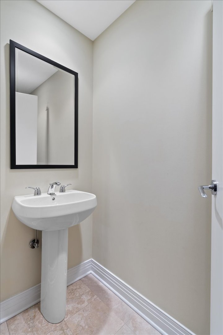 600 N LAKE SHORE Drive Unit: 407