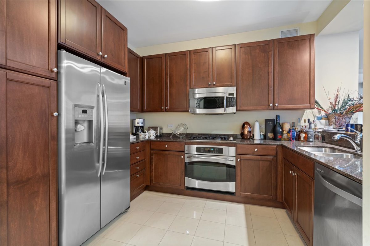 600 N LAKE SHORE Drive Unit: 407