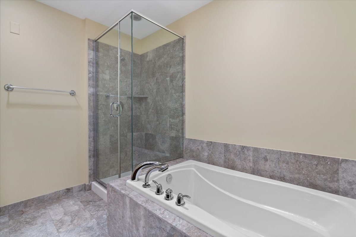 600 N LAKE SHORE Drive Unit: 407