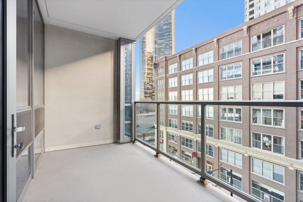 600 N LAKE SHORE Drive Unit: 407