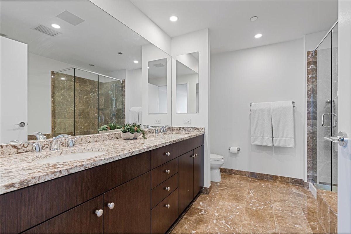 600 N Lake Shore Drive Unit: 915