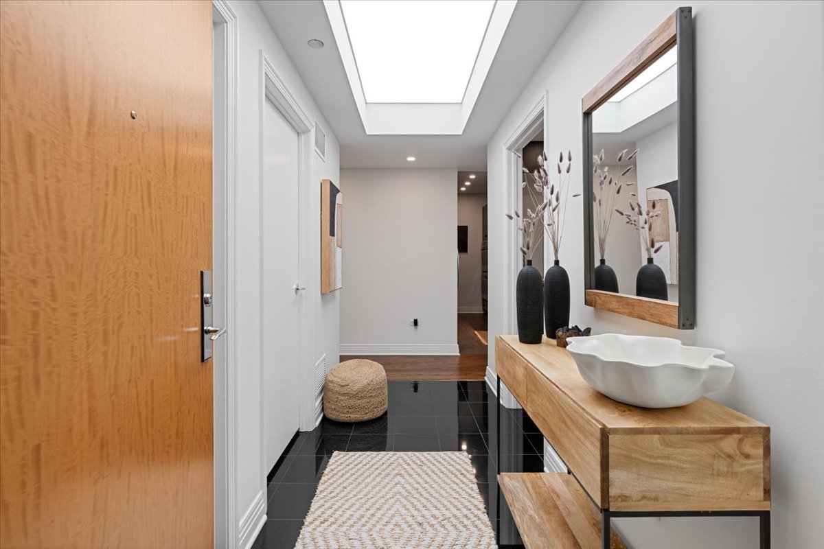 600 N Lake Shore Drive Unit: 915