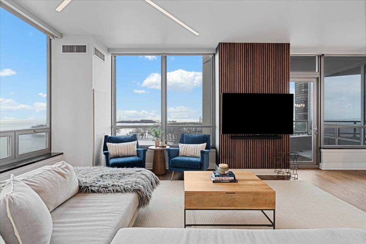 600 N Lake Shore Drive Unit: 915