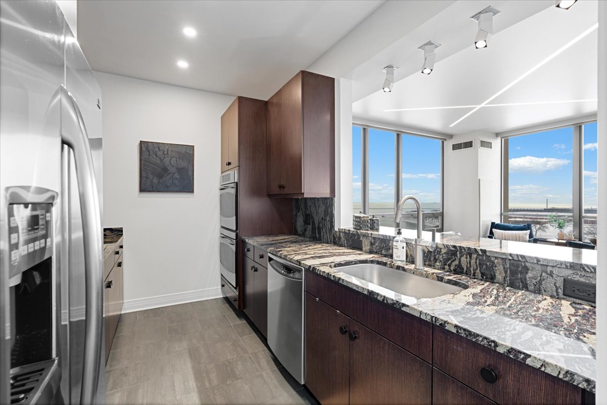 600 N Lake Shore Drive Unit: 915