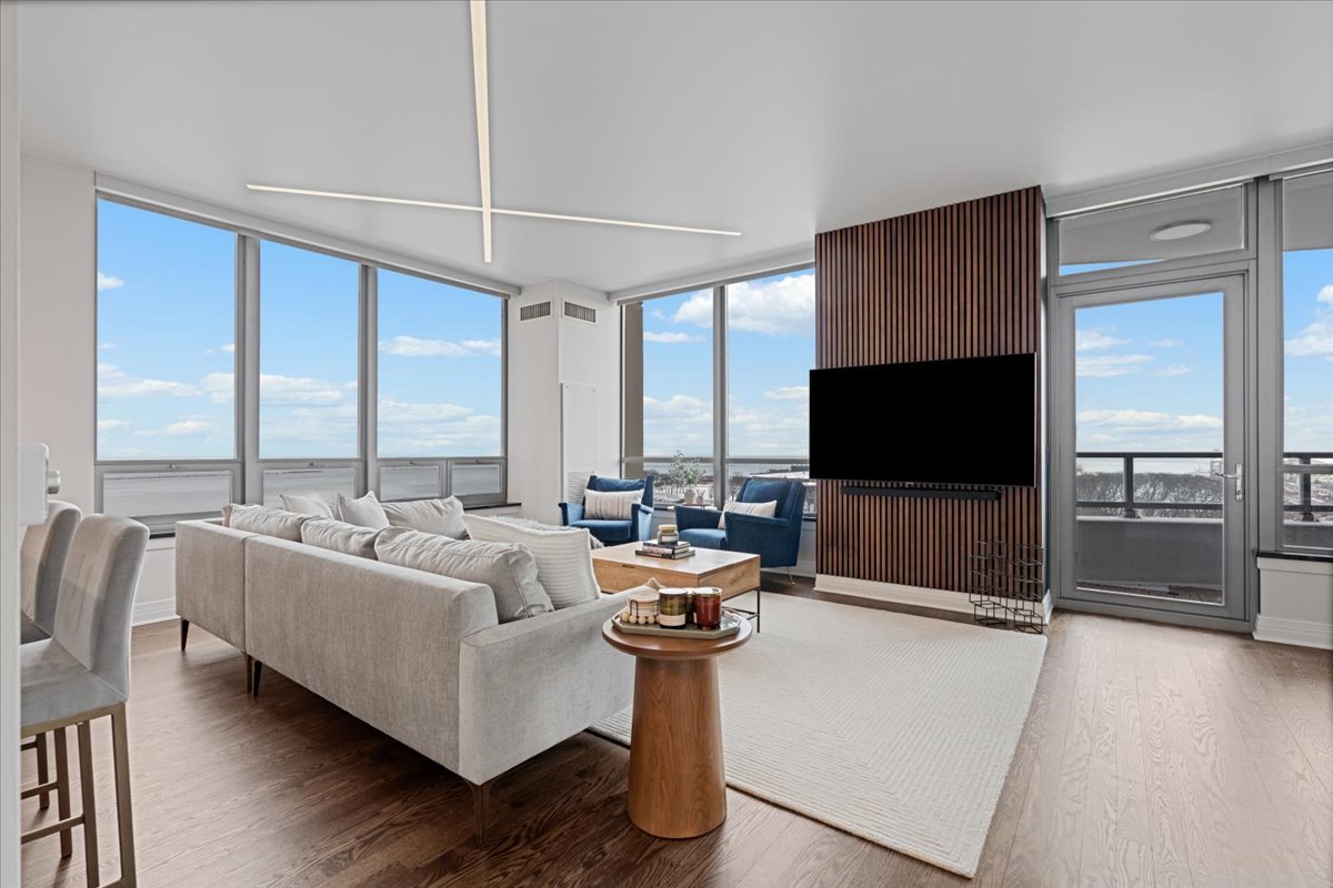 600 N Lake Shore Drive Unit: 915