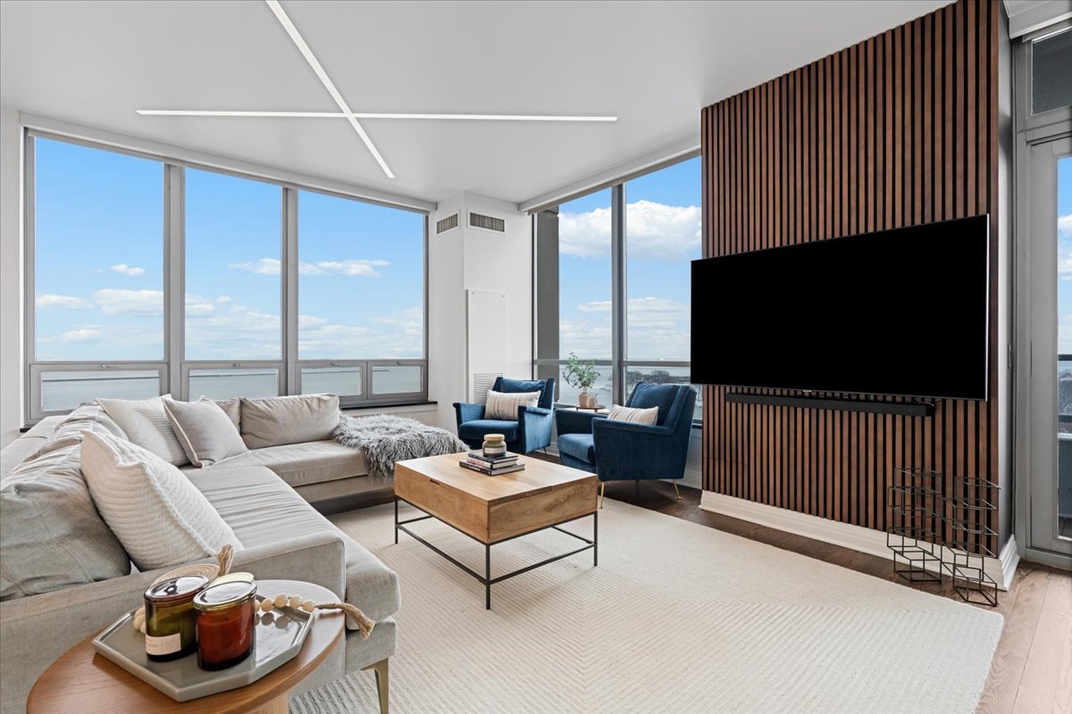 600 N Lake Shore Drive Unit: 915