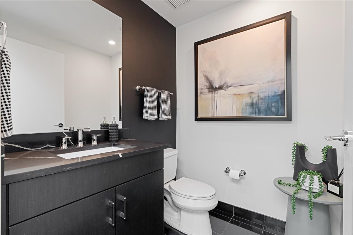 600 N Lake Shore Drive Unit: 915