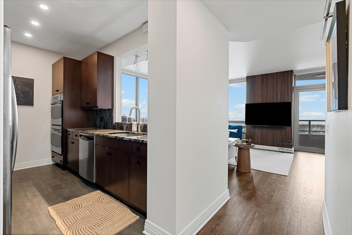600 N Lake Shore Drive Unit: 915