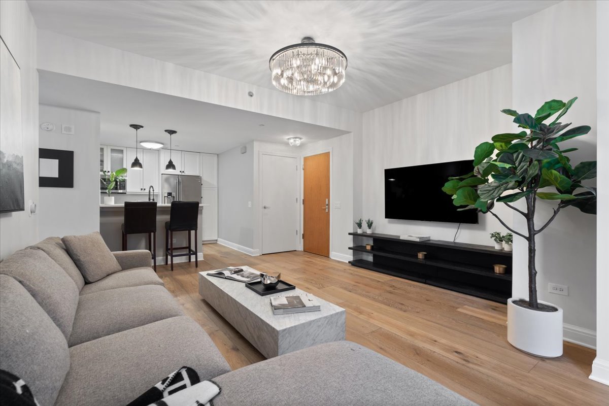 600 N LAKE SHORE Drive Unit: 1010