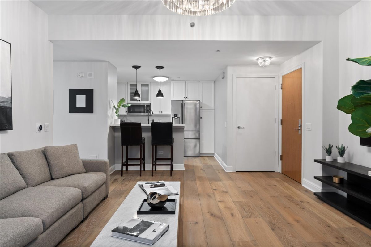 600 N LAKE SHORE Drive Unit: 1010