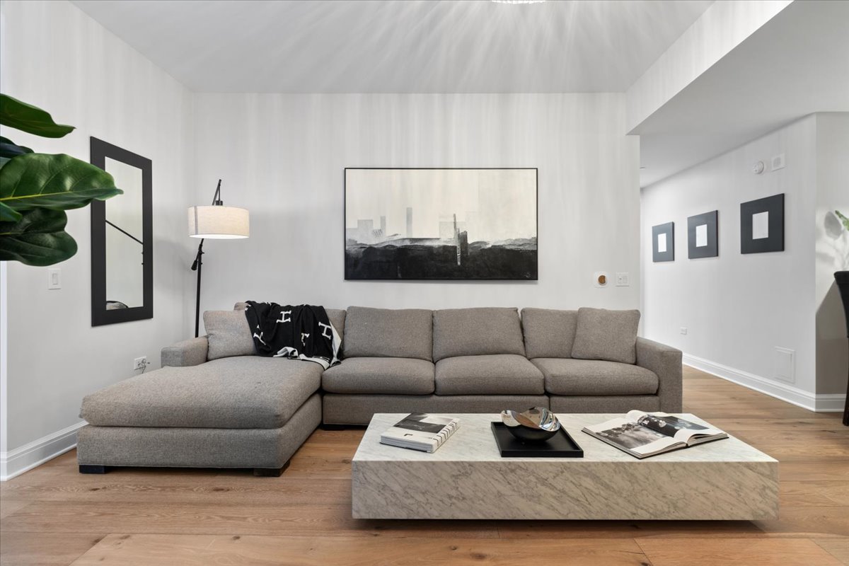 600 N LAKE SHORE Drive Unit: 1010