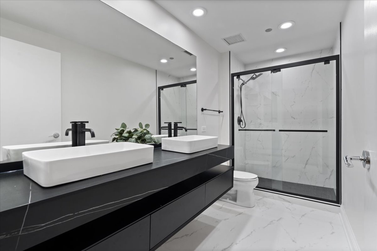 600 N LAKE SHORE Drive Unit: 1010