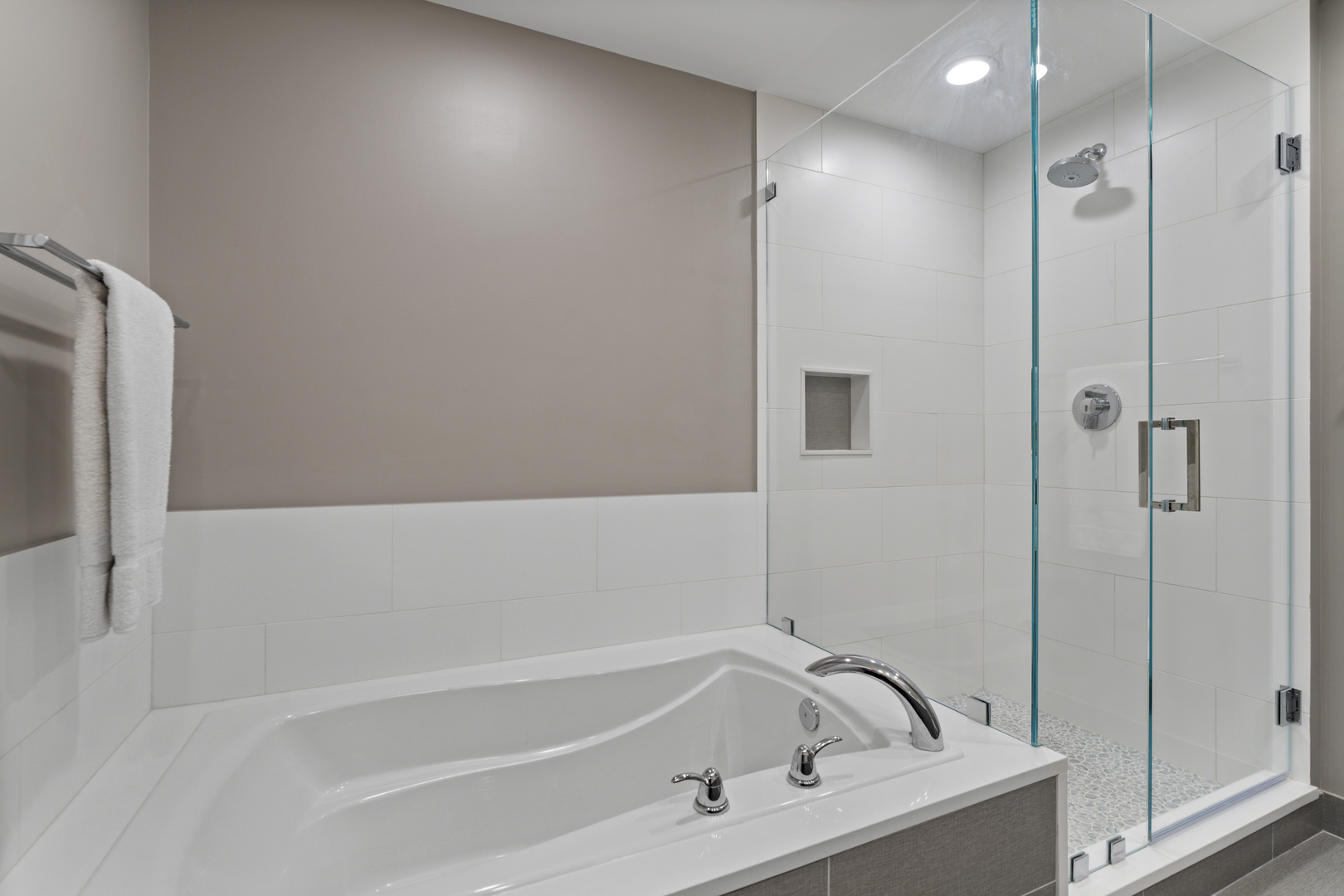 600 N LAKE SHORE Drive Unit: 3201