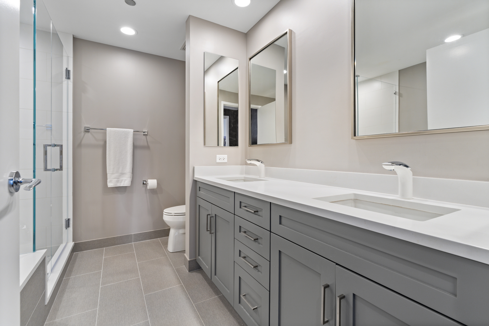 600 N LAKE SHORE Drive Unit: 3201