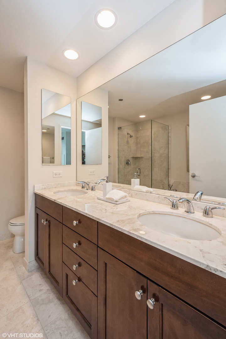 600 N Lake Shore Drive Unit: 2709