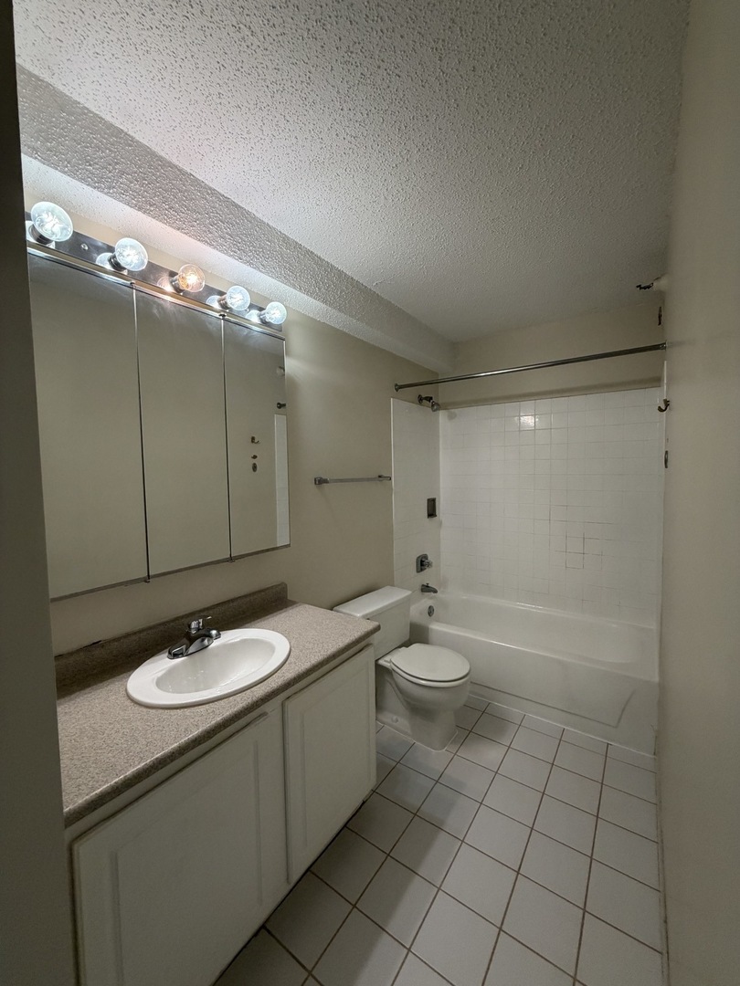 10 E ONTARIO Street Unit: 1701