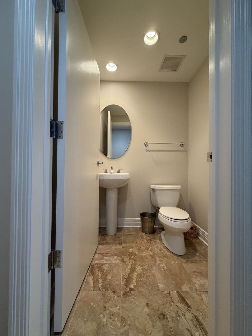 600 N Lake Shore Drive Unit: 2903