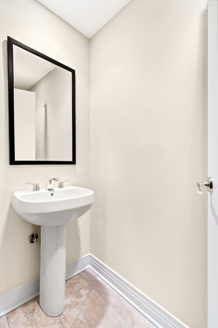 600 N LAKE SHORE Drive Unit: 407
